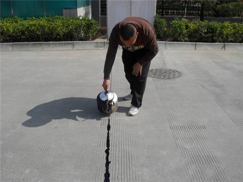 嘉格瀝青道路灌縫膠成為大家一致認(rèn)可的好灌縫材料，這是為什么呢?